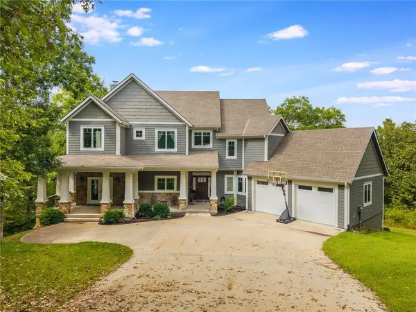 10750 NW Meadow Lane Circle, Parkville, MO 64152