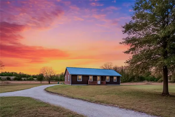 10130 W 2400 Road, Fontana, KS 66026