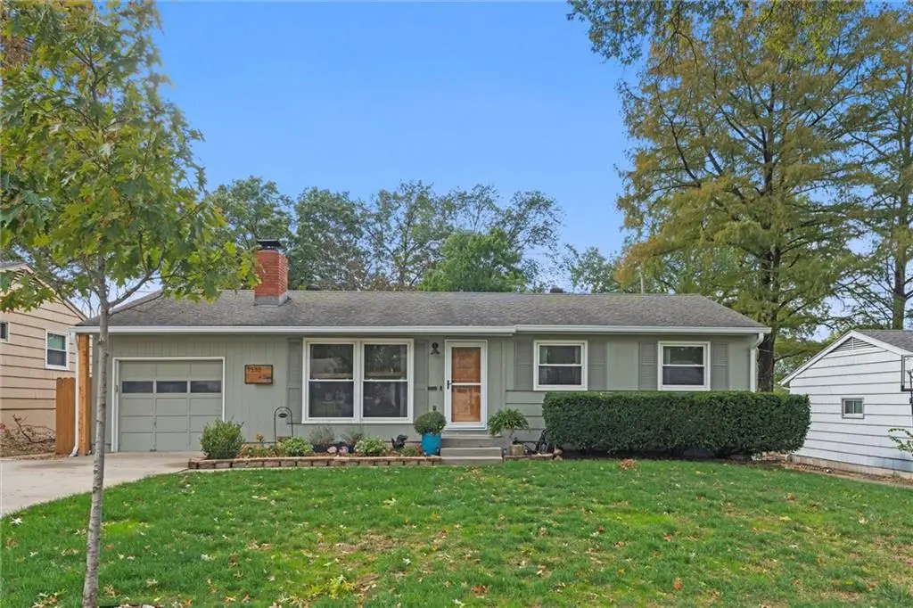 7132 Robinson Drive, Overland Park, KS 66204 - Image #1