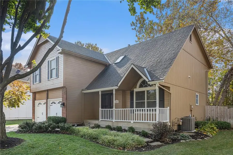 15856 Glenwood Avenue, Overland Park, KS 66223 - Image #2