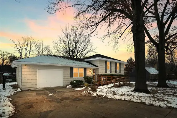 9227 Eastern Avenue, Kansas City, MO 64138