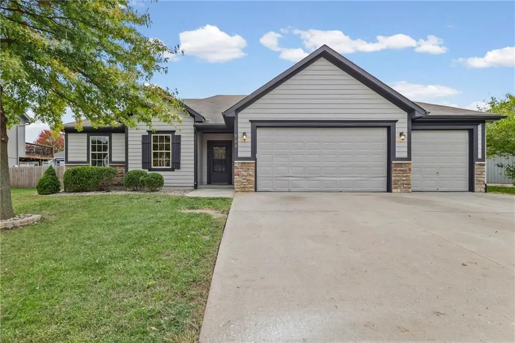 706 NW Green Drive, Grain Valley, MO 64029 - Image #1