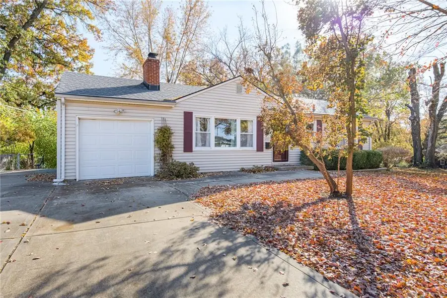 6901 Grandview Street, Overland Park, KS 66204 - Image #2