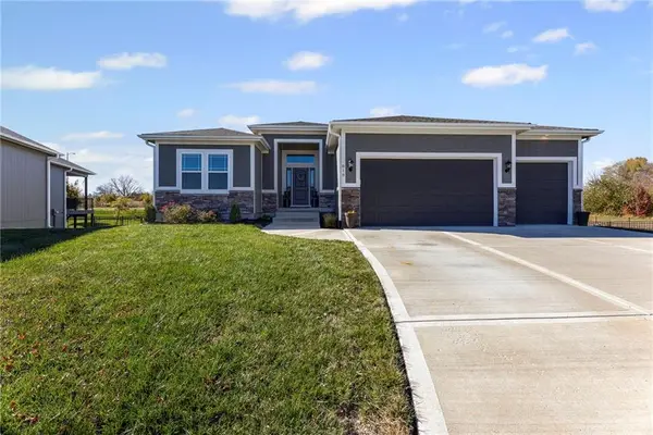 816 Blue Grama Court, Raymore, MO 64083