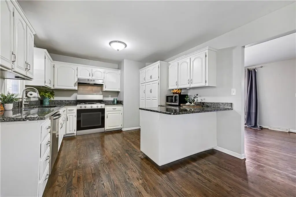 657 NE Russell Road, Kansas City, MO 64116 - Image #1