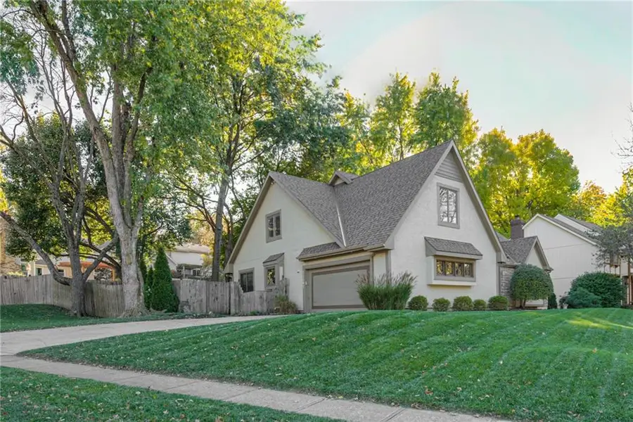 11501 Hemlock Street, Overland Park, KS 66210 - Image #2