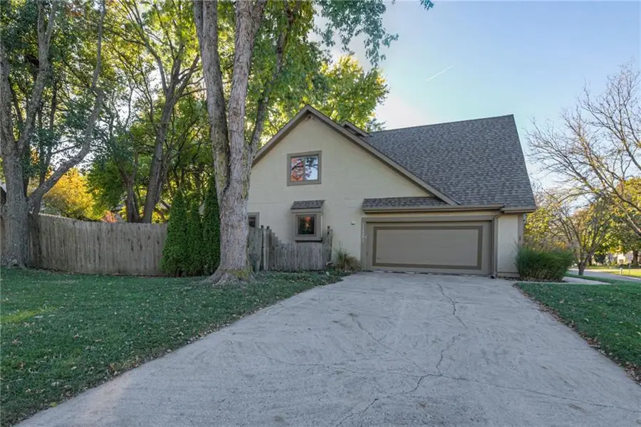 11501 Hemlock Street, Overland Park, KS 66210 - Image #3