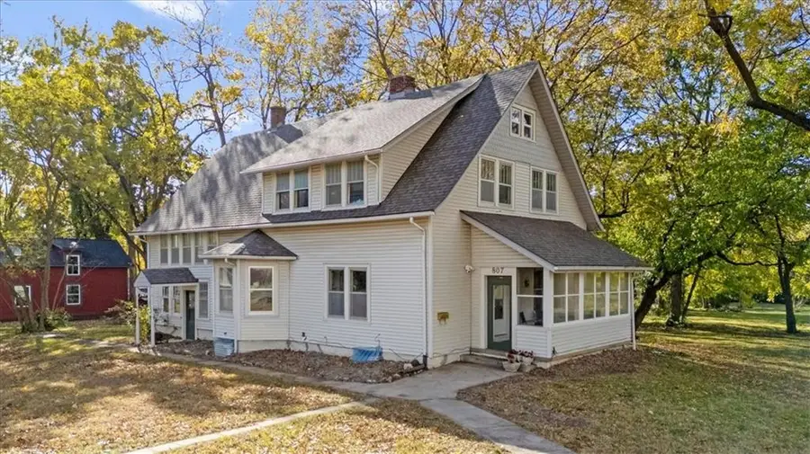 807 Highgrove Road, Grandview, MO 64030 - Image #2