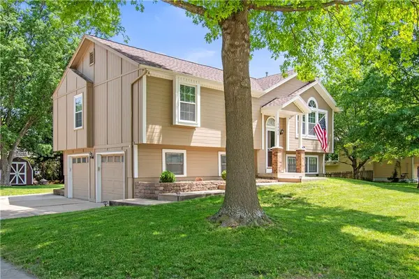 1302 Huntington Lane, Greenwood, MO 64034