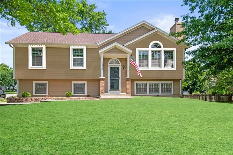 1302 Huntington Lane, Greenwood, MO 64034 - Image #2