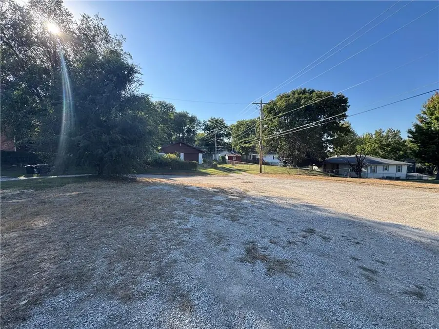 1104 N 18th Street, Saint Joseph, MO 64501 - #3