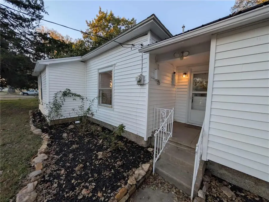531 E Elm Street, Moundville, MO 64771 - Image #2