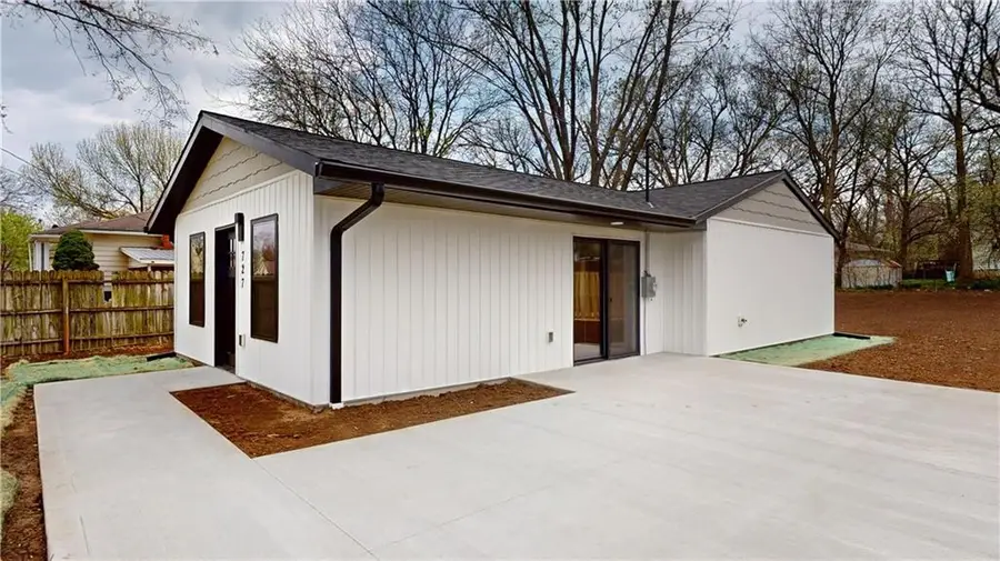 727 W Hickory Street, Nevada, MO 64772 - Image #2