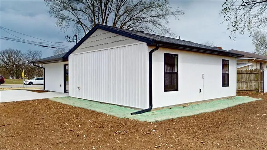 727 W Hickory Street, Nevada, MO 64772 - Image #3