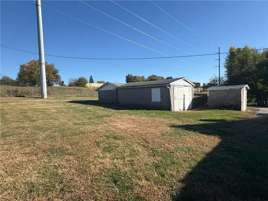 4116 Pickett Road, Saint Joseph, MO 64503 - Image #3