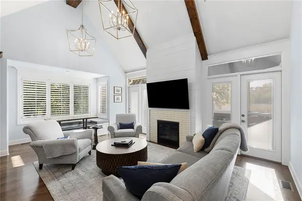 7874 Howe Circle, Prairie Village, KS 66208