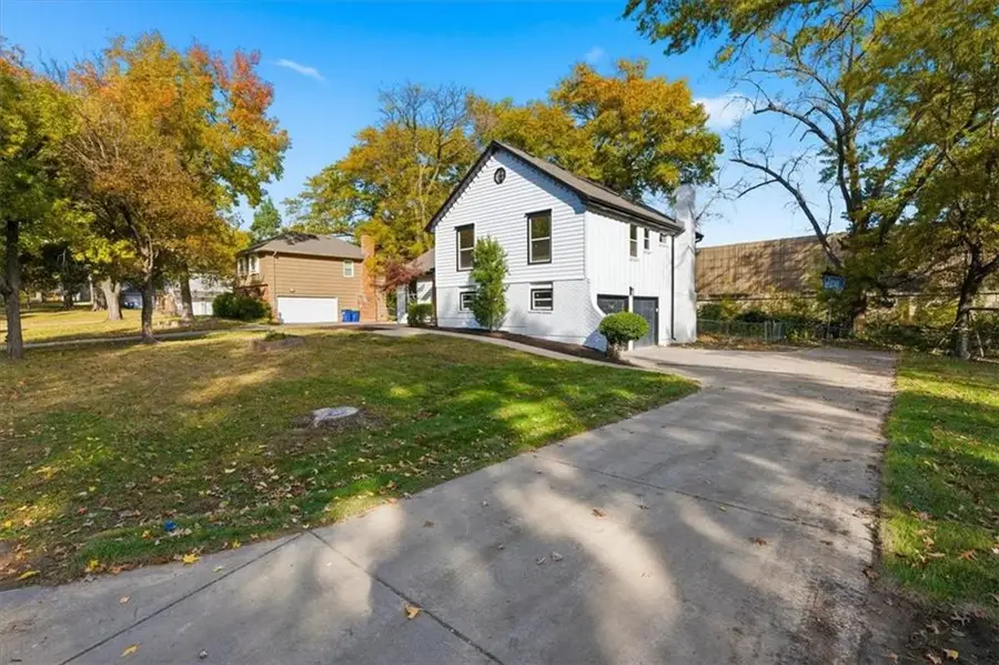 10051 Melrose Drive, Overland Park, KS 66214 - Image #2