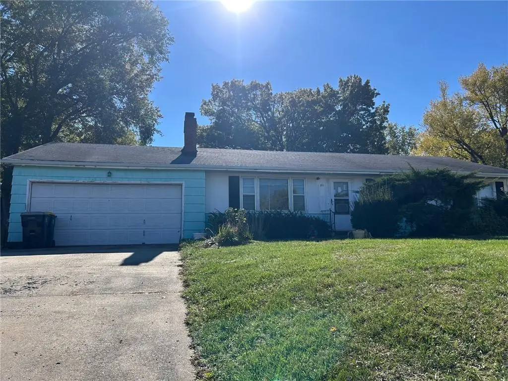 811 NE Barry Road, Kansas City, MO 64155 - Image #1