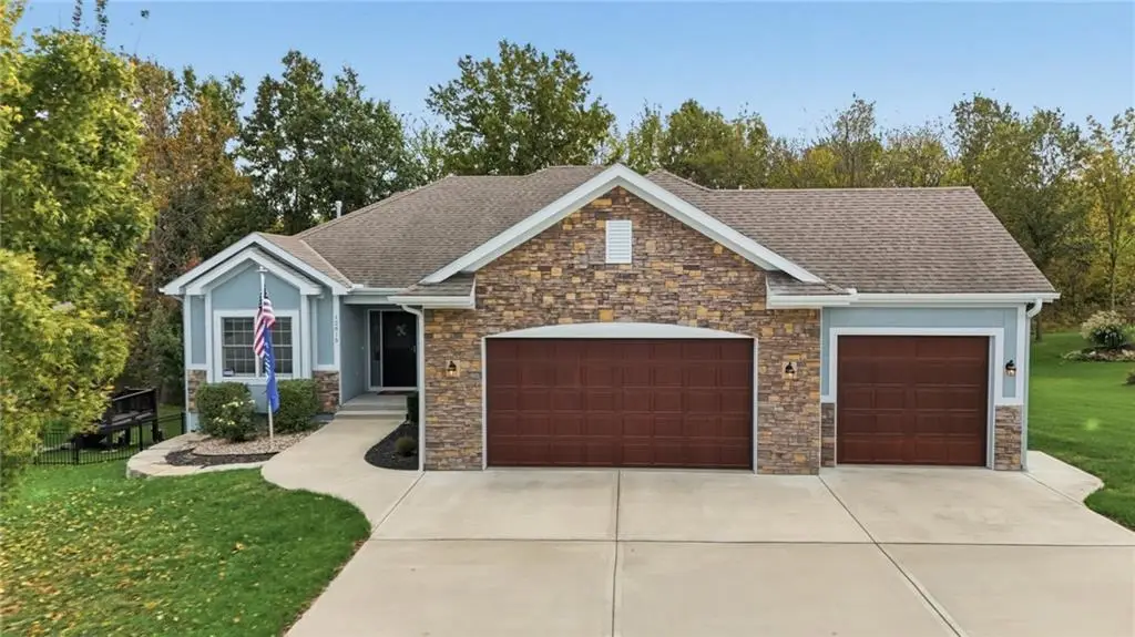 12815 Hubbard Road, Kansas City, KS 66109 - Image #1