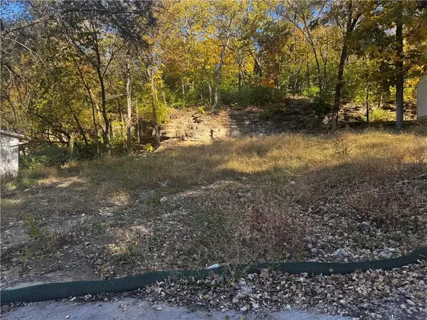 1016 Suntree Place, Kansas City, KS 66103