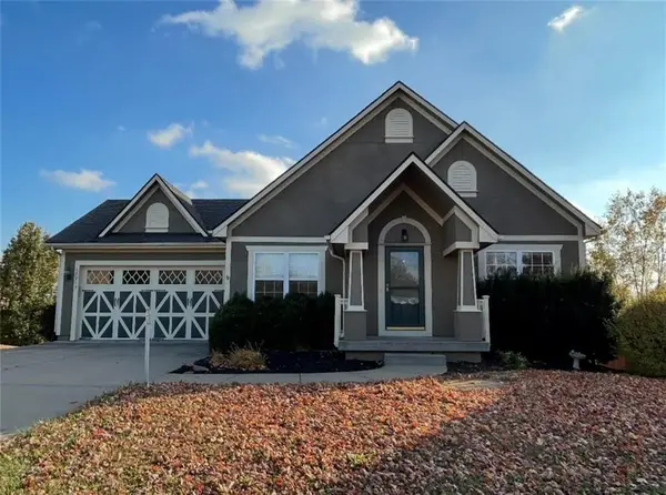 17913 Sunset Drive, Weston, MO 64098