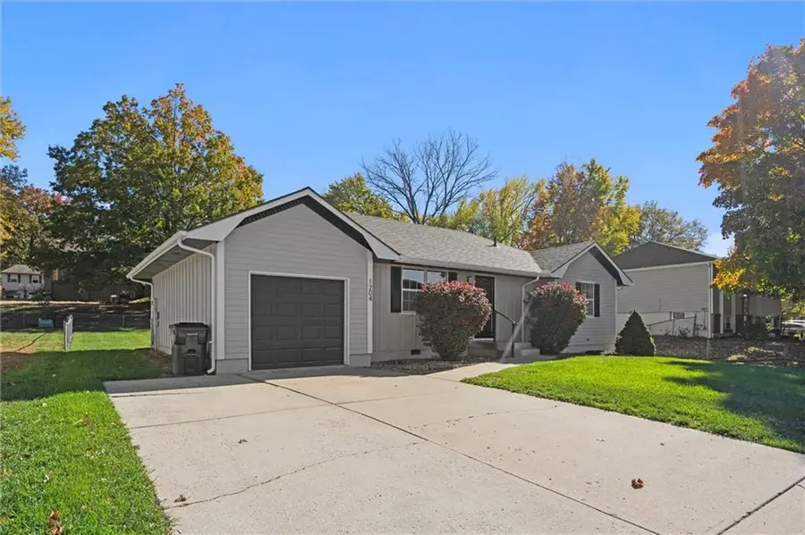 1204 NW 55th Street, Blue Springs, MO 64015 - Image #3