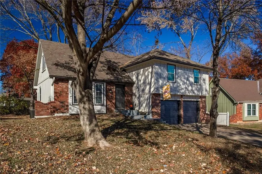 1131 N Walker Lane, Olathe, KS 66061 - Image #2