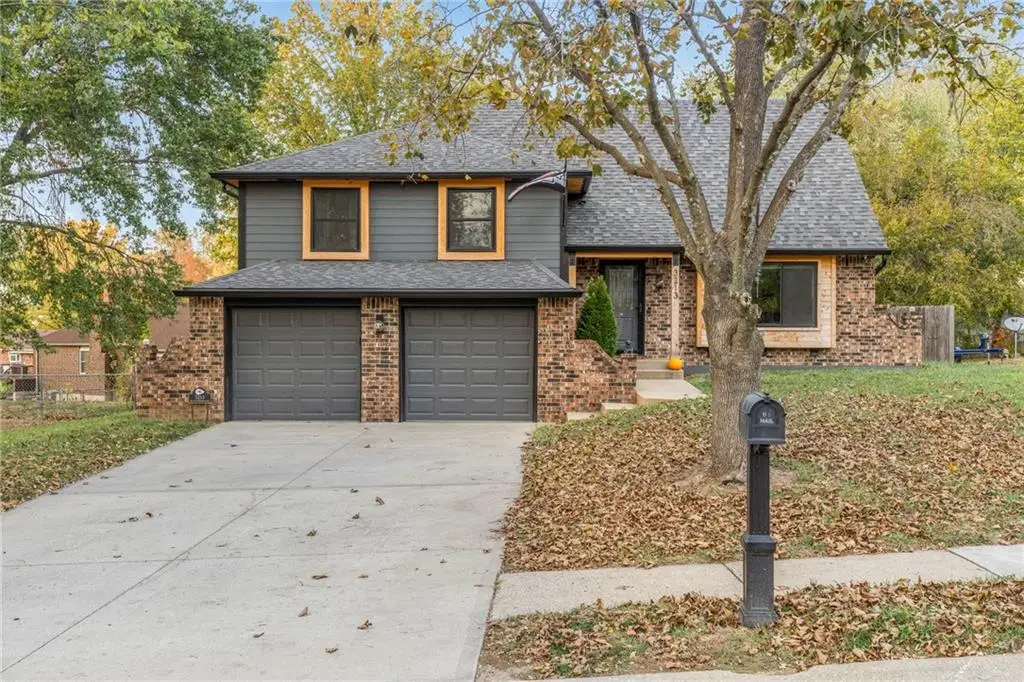 3213 NW Canterbury Place, Blue Springs, MO 64015 - Image #1