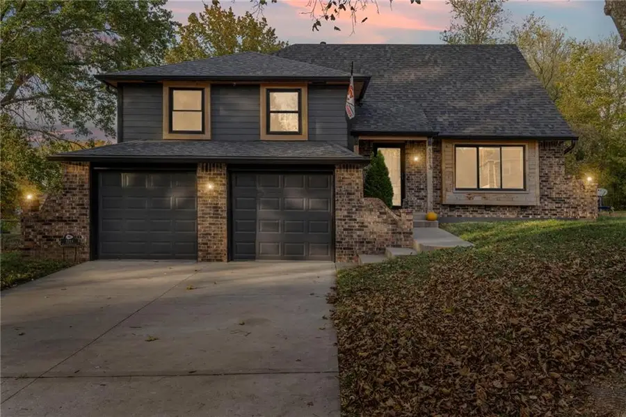 3213 NW Canterbury Place, Blue Springs, MO 64015 - Image #3