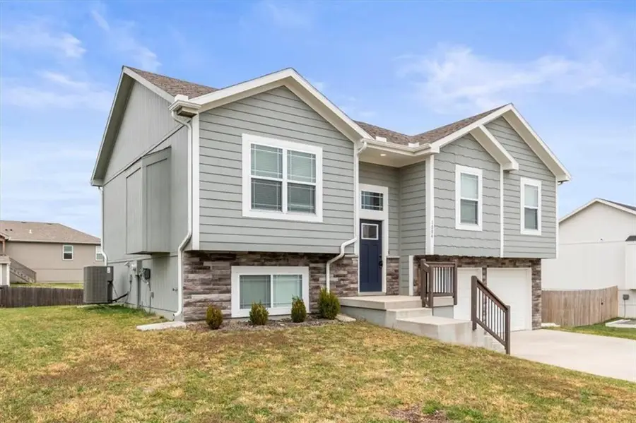 1004 NW 3rd Street, Oak Grove, MO 64075 - Image #2