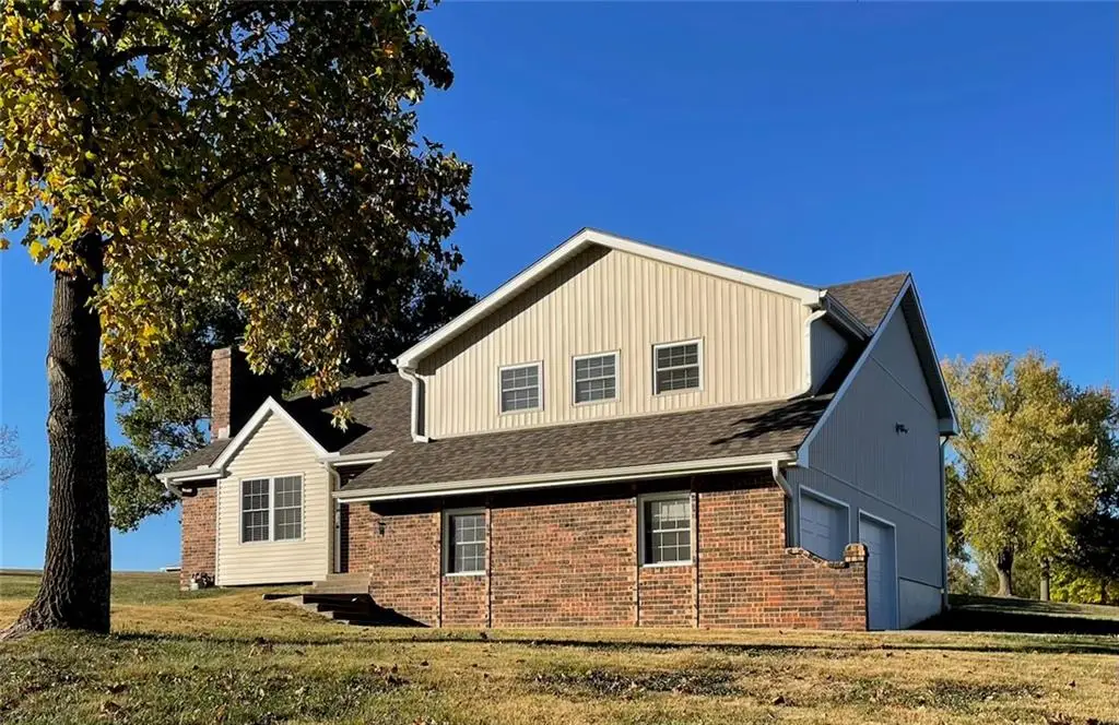 2120 Pin Oak Drive, Liberty, MO 64068 - Image #1