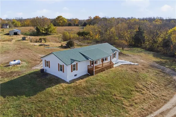 18450 246th Street, Tonganoxie, KS 66086