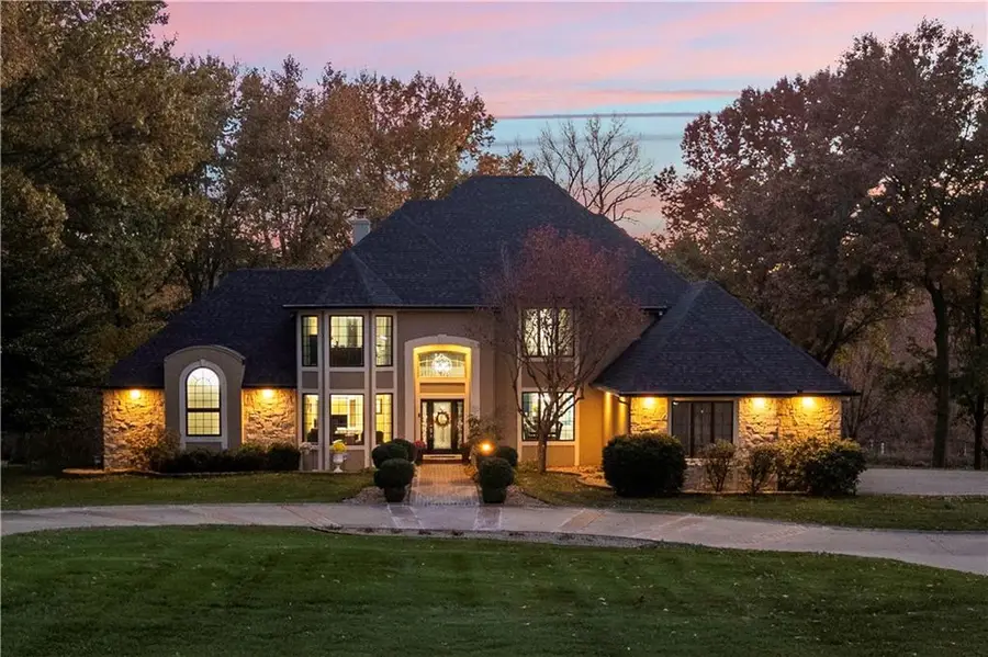 12236 Donovan Drive, Country Club, MO 64505 - Image #2