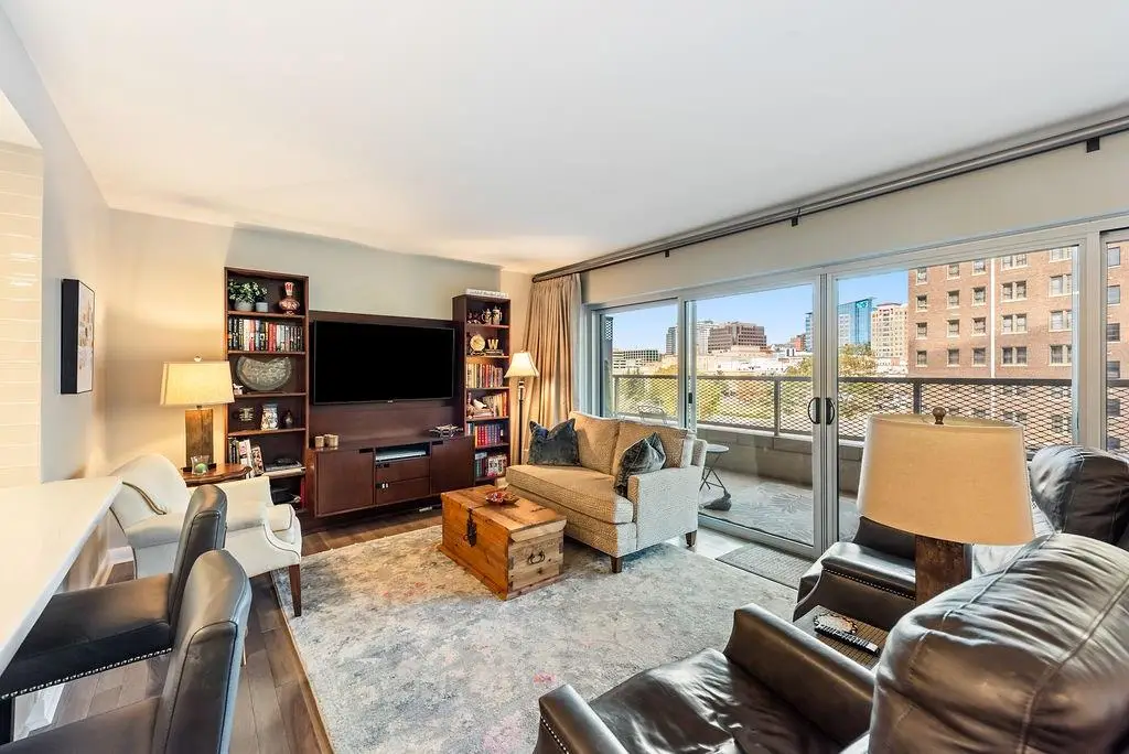 310 W 49th Street #A1, Kansas City, MO 64112 - Image #1