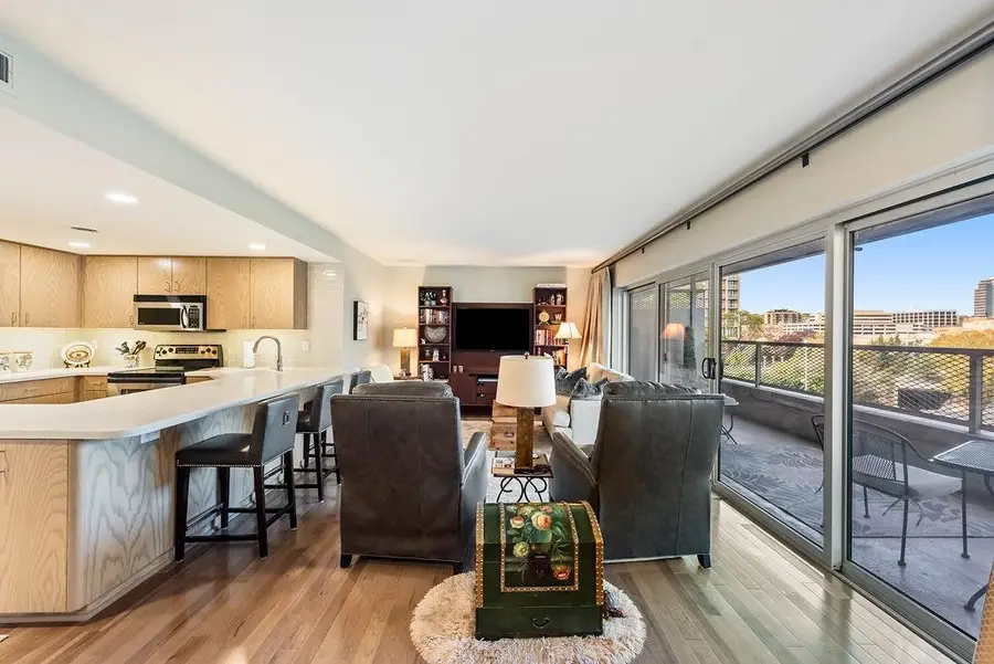 310 W 49th Street #A1, Kansas City, MO 64112 - Image #3