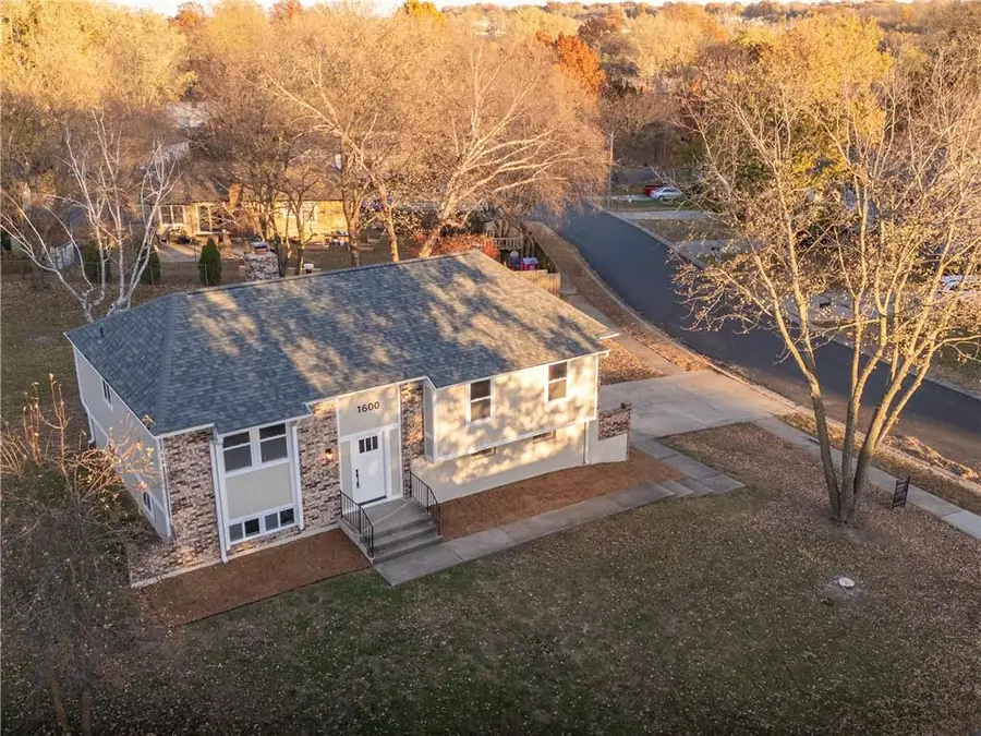 1600 NW Winchester Place, Blue Springs, MO 64015 - Image #2