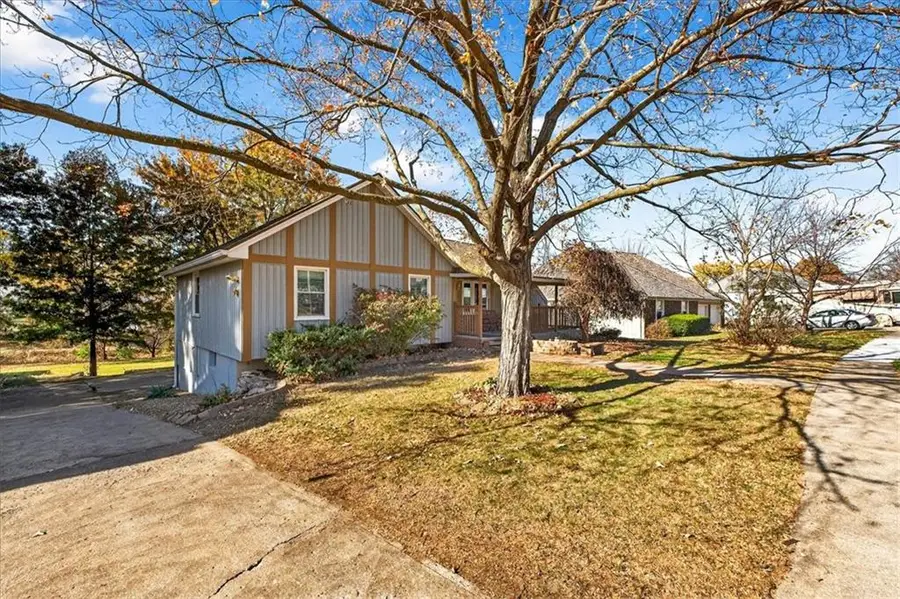 317 Valley Road, Olathe, KS 66061 - Image #2