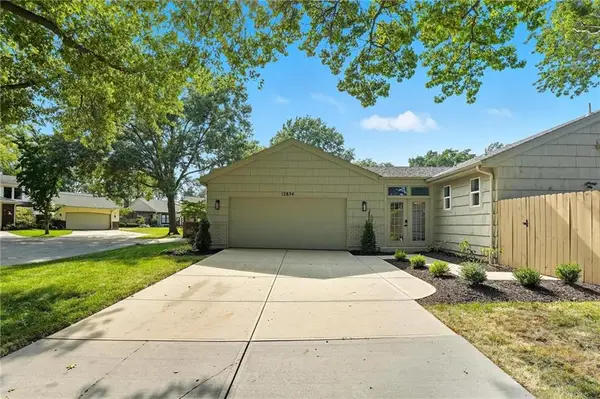12854 Cambridge Terrace, Leawood, KS 66209