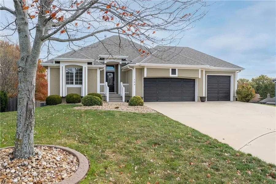 109 N Eastglen Drive, Raymore, MO 64083 - Image #2