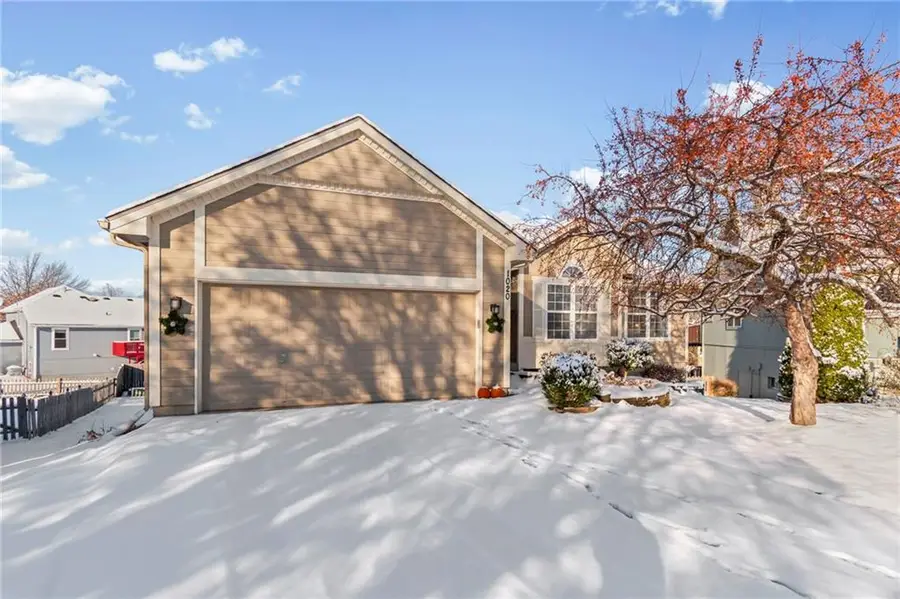 1020 NE Woodbury Lane, Lees Summit, MO 64086 - Image #2