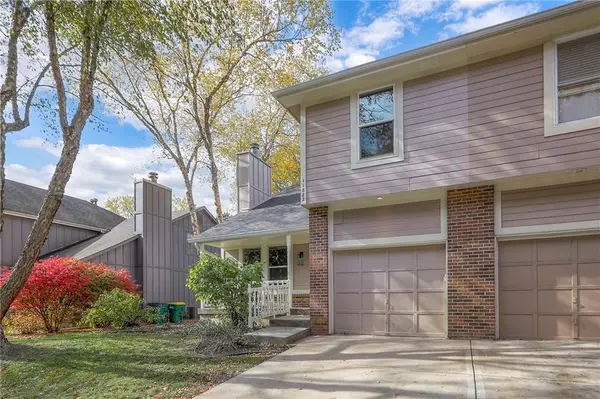 11822 Oakmont Street, Overland Park, KS 66210