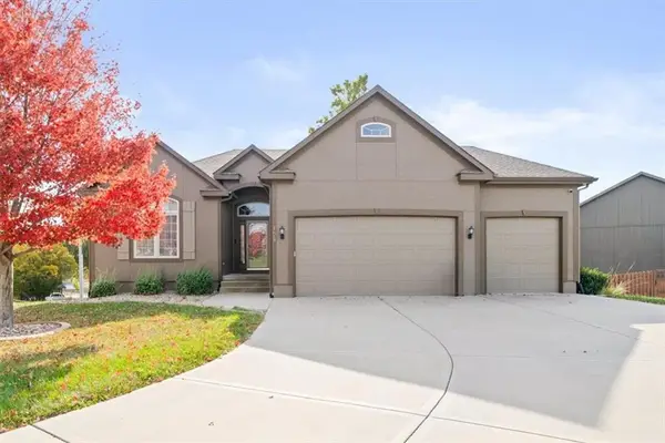 105 N Eastglen Drive, Raymore, MO 64083