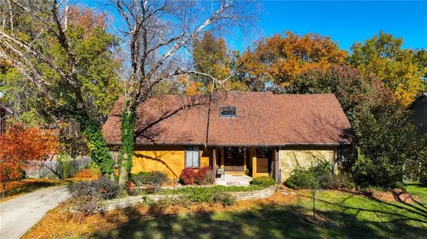 2901 Trenchard Drive, Independence, MO 64057