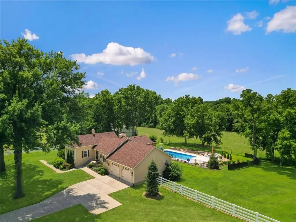 3532 Lakeview Drive, Leavenworth, KS 66048 - Image #1