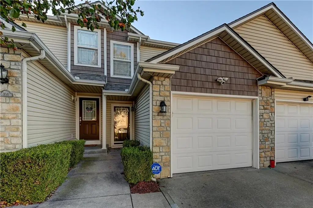 204 N Pointe Lane, Raymore, MO 64083 - Image #1