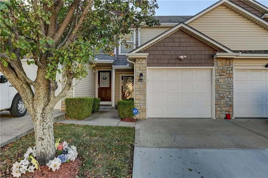 204 N Pointe Lane, Raymore, MO 64083 - Image #2