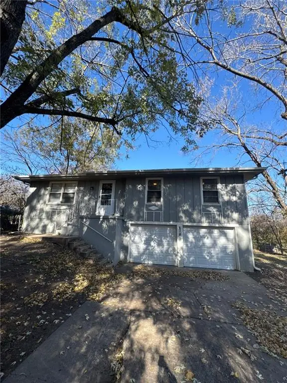 218 SW 19th Street, Oak Grove, MO 64075 - Image #1