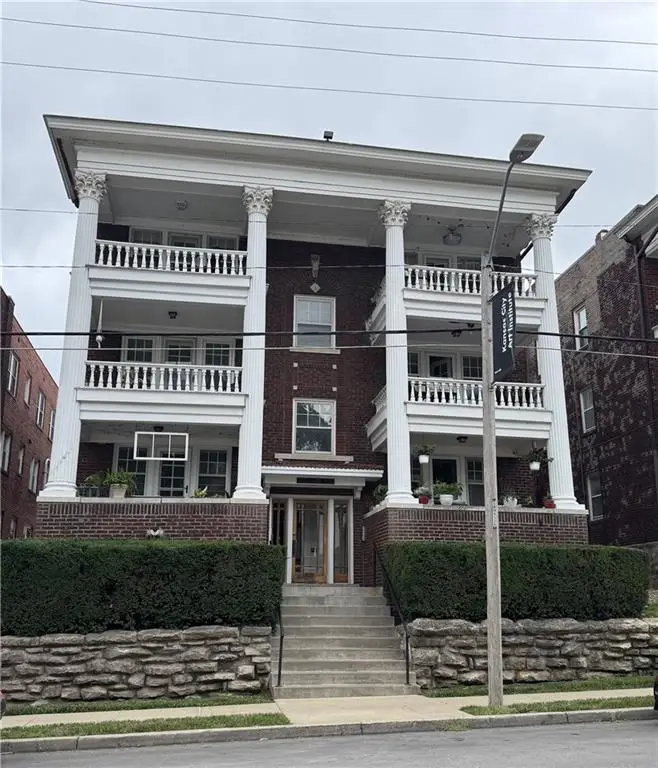 311 E 43rd Street E #2W, Kansas City, MO 64111 - Image #1