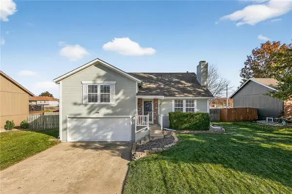 653 SE Canterbury Lane, Lee's Summit, MO 64063