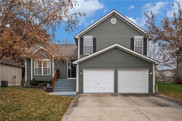 11264 N Summit Street, Kansas City, MO 64155